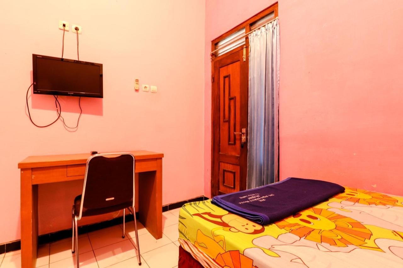 The Joglo Family Hotel Magelang Buitenkant foto