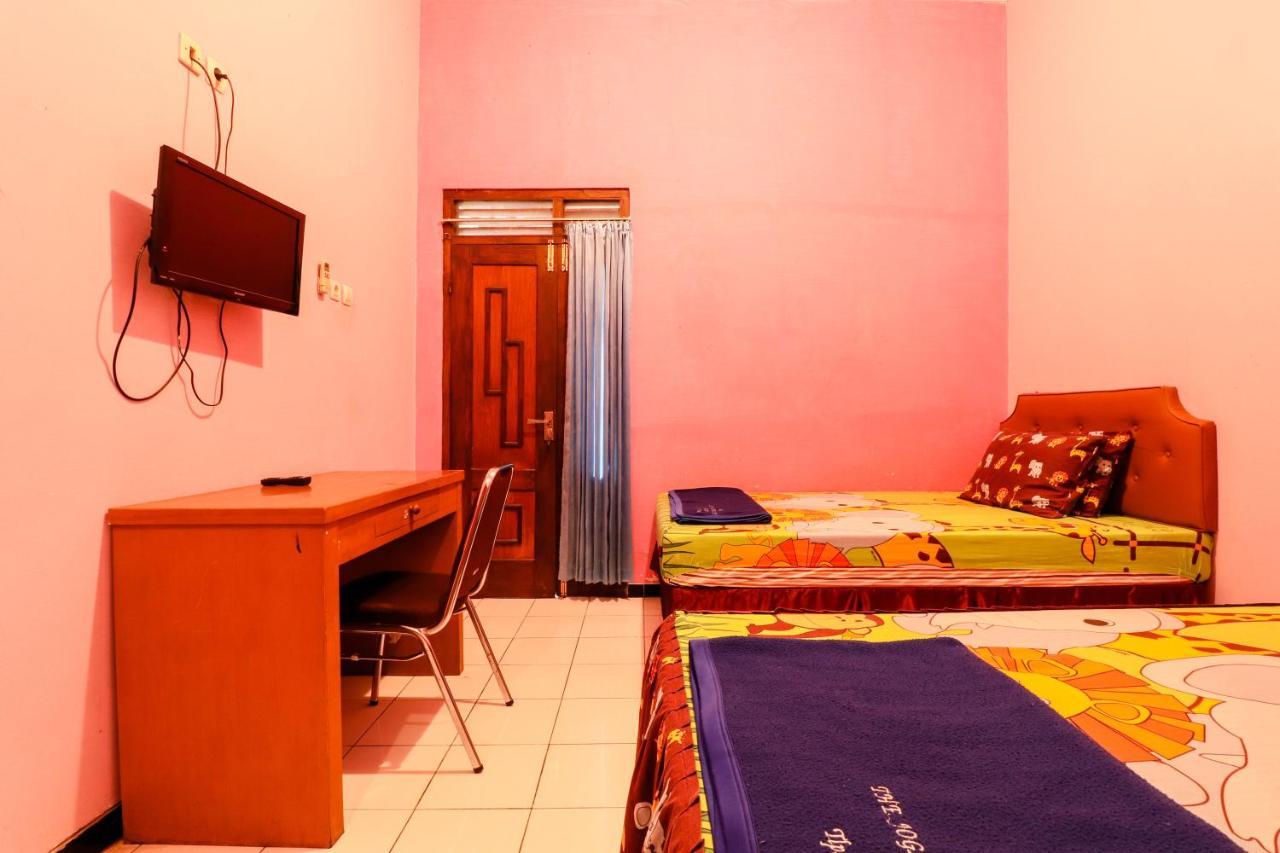 The Joglo Family Hotel Magelang Buitenkant foto