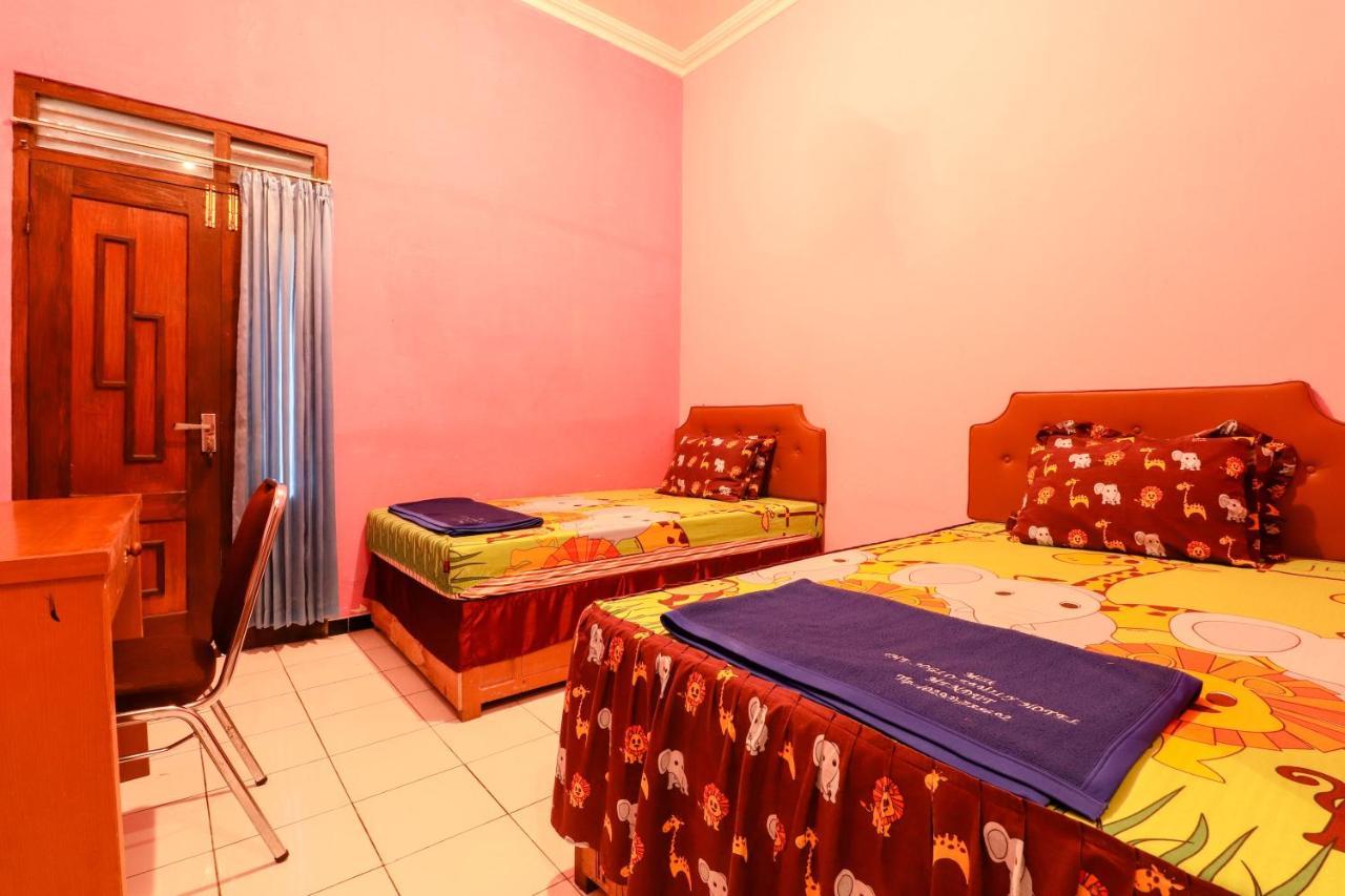 The Joglo Family Hotel Magelang Buitenkant foto