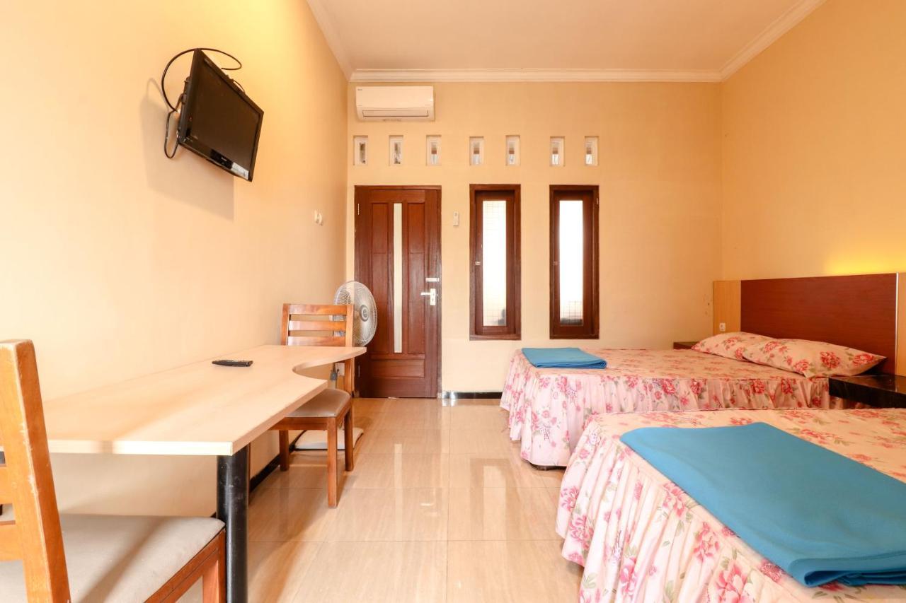The Joglo Family Hotel Magelang Buitenkant foto