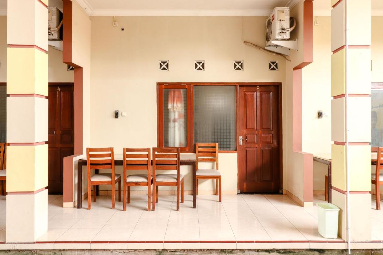 The Joglo Family Hotel Magelang Buitenkant foto
