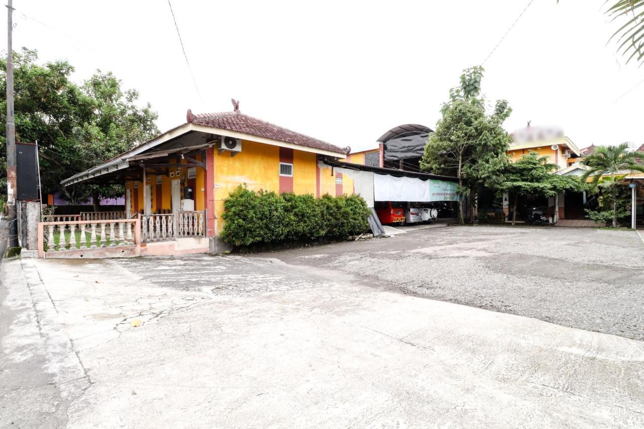 The Joglo Family Hotel Magelang Buitenkant foto