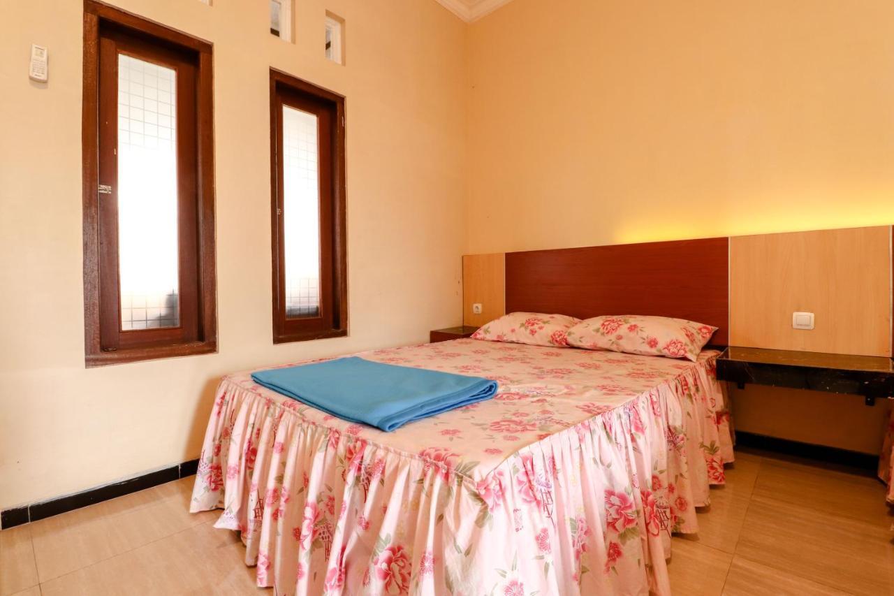 The Joglo Family Hotel Magelang Buitenkant foto