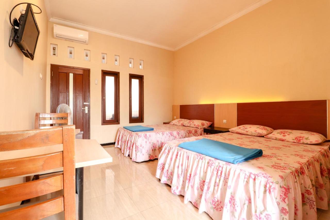 The Joglo Family Hotel Magelang Buitenkant foto